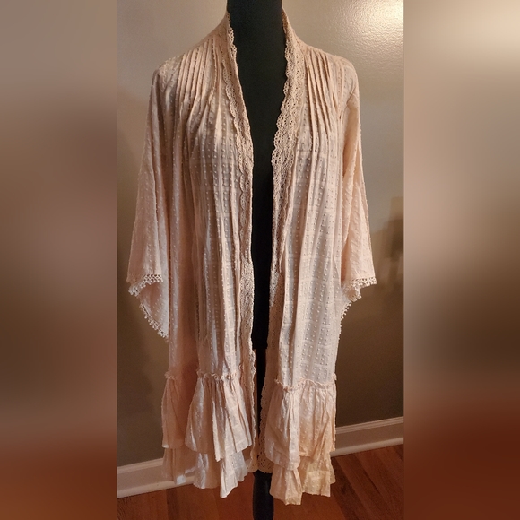 Ryn Cotton Cream Duster with Ruffles on Bottom. Size Large - Picture 1 of 2